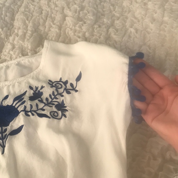 White and blue detailed blouse with pom poms - Picture 2 of 5